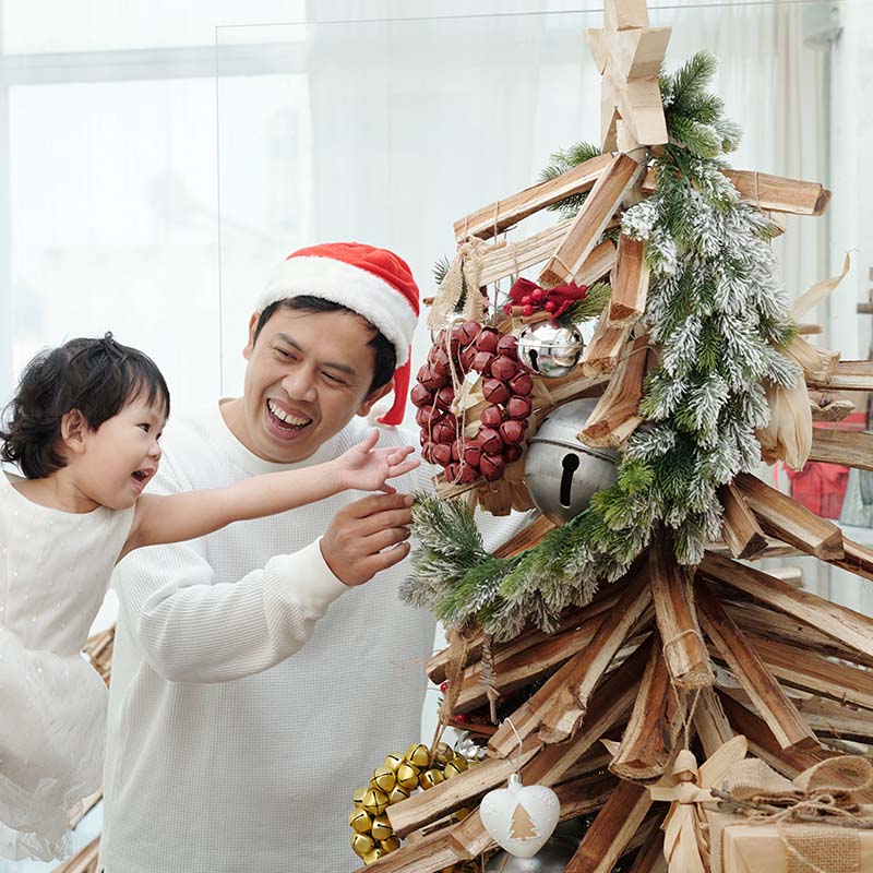 alberi moderni natalizi in legno